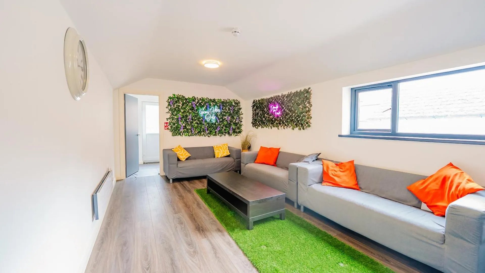 Spacious Stylish City Studio With Street View 卡迪夫 英国