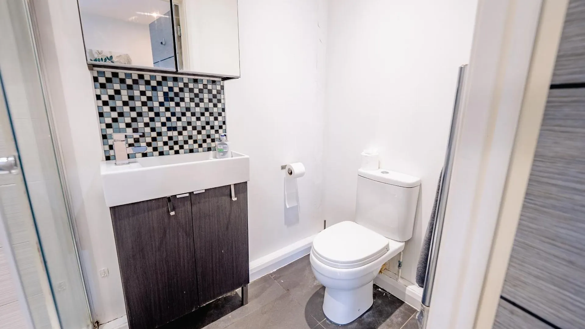Spacious Stylish City Studio With Street View Κάρντιφ Διαμέρισμα