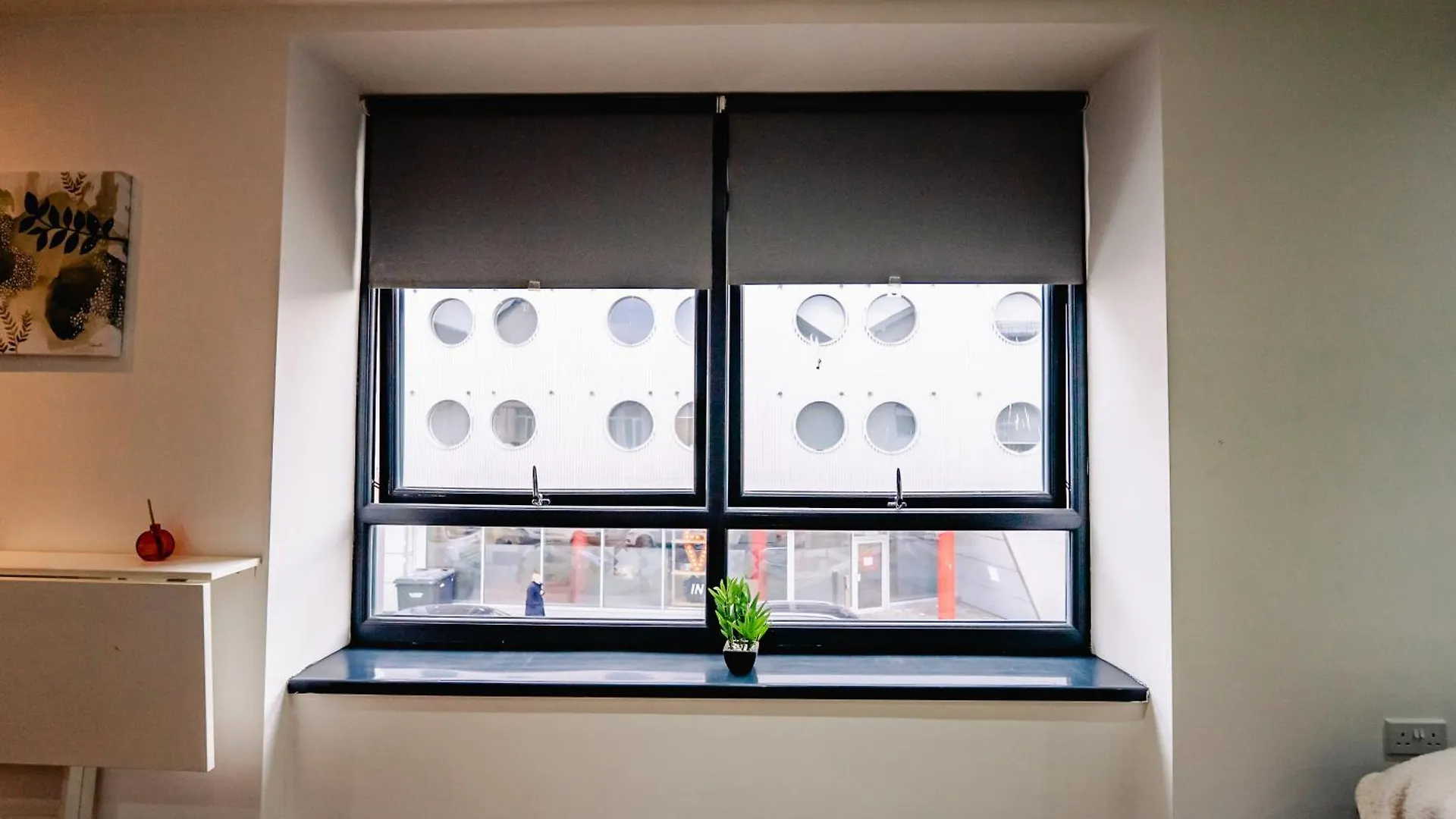 Spacious Stylish City Studio With Street View Κάρντιφ Ηνωμένο Βασίλειο